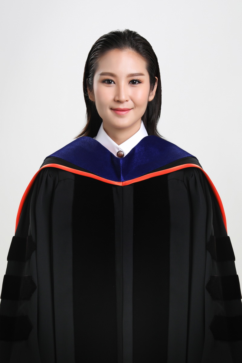 bangkok university graduation gown